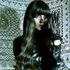 11_front-mirielle-hand